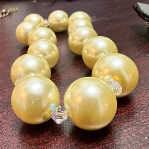 Yellow gold colored Pearl Bracelet with aurora crystals